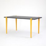 Τραπέζι Pinios ανθρακί μελαμίνη κίτρινα μεταλλικά πόδια 150x75cm ed16039 - Image 5